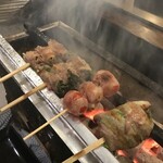 炭火串焼 鶏ジロー - 串焼き中