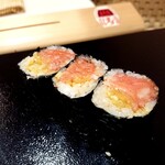 すし 良月 - トロたく巻き