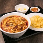 中華料理 成都 - 酸辣麺と半炒飯セット