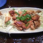 粉ひで - なんちゃってタンドリーチキンは千切りキャベツと一緒に。