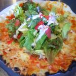 CONA - ランチピザ：ベジタリアンはプレーンピザ＋レタスサラダって感じです。