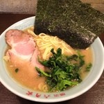 六角家 - 六角屋御徒町店 ラーメン@650

