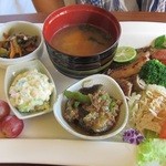 サン カフェ - 日替わりメニュー素朴で美味しいおうちごはん的
