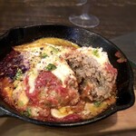 清川SALON - ＊ハンバーグはつなぎが少ないのが、しっかり目の食感。 得意なお肉ではないのですが、トマトソースの味わいがいいので完食しましたけれど。 羊肉が好きな方は、好まれるかと。