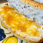 かいじゅう屋 - クリームチーズとマーマーレードジャムサンド