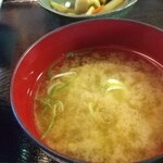 一休庵 - カツ丼についてる味噌汁