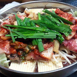 たつ屋 - ホルモン鍋1人前750円！これは2人前