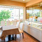 隆勝堂 - 内観写真:テーブル