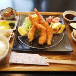 うどんカフェ 三和 - 海老フライ定食
