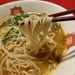 ラーメン工房 風 - 中細ストレート麺のピリ辛ラーメン