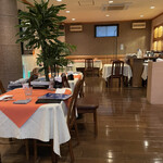 びふてき洋食存じやす - ゆったりした店内