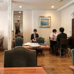 レストラン・サカキ - 店内のテーブル席の風景です