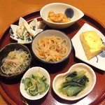 定食サトウ - 豆皿に入った総菜7種