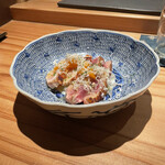 とり茶太郎 - 名古屋コーチン胸たたきとホロホロ鳥胸、刻みマンゴー山山葵掛け