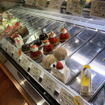 ガトー・デュラ・メール・スリアン - 陳列のケーキ