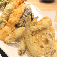 和食 いぶり別邸 有楽町店 - 実に豪勢な天ぷら盛り合わせ