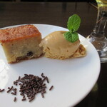 三日月 - バナナとラムレーズンのケーキ