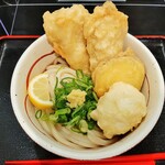 Udongokuu - ボリュームあるつくね天2本に半熟玉子天まで♪麺も温・冷どちらか選べる！名物のつくね天ぶっかけ（冷）900円