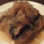 ビーボ デイリースタンド - 「サンマのエスカベッシュ」：玉ねぎのマリネにクミンとコリアンダーをプラス。秋の定番の味わいにアジアの風♪