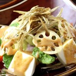 Tofu golden sesame salad