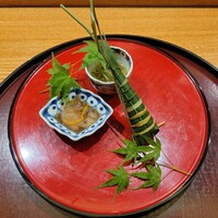 日本料理 太月 - 小肌のちまき寿し 新蓴菜 蛍烏賊沖漬け