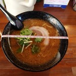 らーめんドラゴン - 赤味噌ラーメン750円　丼の直径21cm