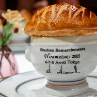 メゾン ポール・ボキューズ - 1975年にエリゼ宮にてV.G.E.に捧げたトリュフのスープ