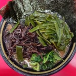 家系ラーメン王道 いしい - 豚骨醤油ラーメン並盛＋のり・きくらげ・茎わかめ増し
