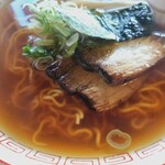 満州ニラら～めんの店 さかえや - 中華そば（中・アップ）