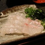 郷土料理 五志喜 - 鯛の刺身部分