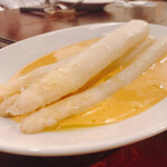 オルランド - ホワイトアスパラガスのザバイオーネ添え