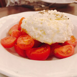 オルランド - ストラッチャテッラと三浦産トマトのカプレーゼ