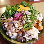 Faiya Ho Ru Yonsen - 新鮮野菜10種盛り合わせ と きのこ盛り合わせ
