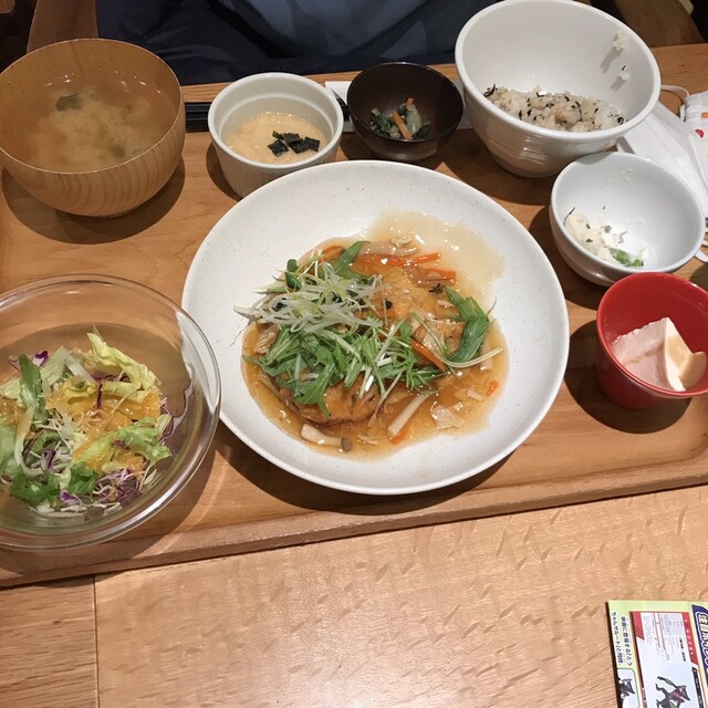 おぼんdeごはん 二子玉川ライズs C店 二子玉川 定食 食堂 食べログ