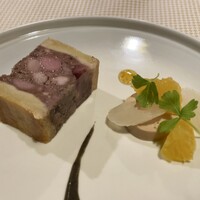 チミケップホテル - 十勝産仔牛、蝦夷豚、鴨肉のパテアンクルート、フォアグラ、甘夏みかん