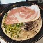 龍潭酒家 - 特製豚骨ラーメン