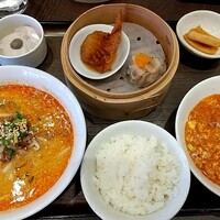 札幌菜 虎鯨 - よくばりランチセット(海老と玉子のチリソース煮と濃厚胡麻みそ担々麵) 札幌菜 虎鯨 - よくばりランチセット(海老と玉子のチリソース煮と濃厚胡麻みそ担々麵)