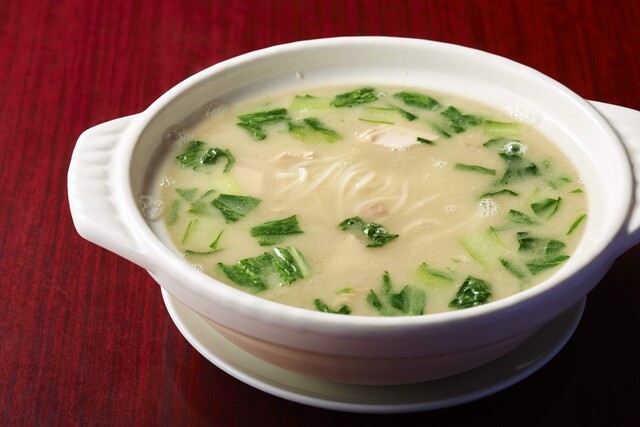 六本木 香妃園 鶏煮込みそば 二日酔い飯 By 二日酔い飯 香妃園 コウヒエン 六本木 中華料理 食べログ