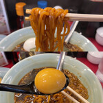 ラーメン つち家 - 全てを漆黒に染め上げる悪魔のスープ