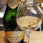 馳走 啐啄一十  - お酒②ペリエ・ジュエ・グラン・ブリュットNV(シャンパーニュ、フランス)
      葡萄品種:、ピノ・ノワール40%、ピノ・ムニエ40%、シャルドネ20%
      ペリエ・ジュエ飲み比べです♪ヽ(´▽｀)/