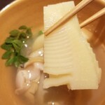 馳走 啐啄一十  - ③蛤(京都府天橋立産、7年物)、白筍(大阪府木津産)、山椒の木の芽、真昆布&蛤の出汁のお椀
      白筍は香りと雅な旨みが特徴で美味しい♪
      良いお出汁は野菜で食べたい！を叶える素晴らしきお椀