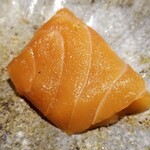 馳走 啐啄一十  - ⑫鱒の介(キングサーモン)(北海道函館産、16kg、12日熟成)
      産卵期は夏、日本での旬は春～夏、寿命2~5年
      今夏、アラスカで産卵予定だった個体だろうか？
      桜鱒を更に濃厚にした旨みが素晴らしい