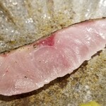 馳走 啐啄一十  - ⑬炭火炙り黒鯥(静岡県駿河湾産、サスエ前田魚店、5日寝かせ)
      産卵期は春、旬は秋～冬
      難しい脱水を施し旨みを凝縮
      暴力的な脂のり、炭火炙りで更に脂を活性化し限界域の濃厚さを味わう