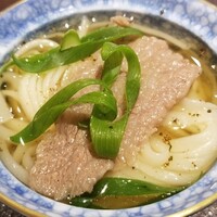 馳走 啐啄一十  - ⑱榊山牛(広島県熊野産)&稲庭うどん(真昆布&いりこ、鰹節、鯖節、あご節の出汁
                      スペシャルな真昆布出汁に榊山牛の脂が加わりとんでもないコクが合わさりました
                      つるしこやスーパー稲庭肉うどん、ヤバ過ぎます
