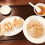 独一処餃子 - 炒飯定食　770円