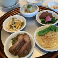 四川豆花飯荘 東京店 - 海の幸、山の恵みの五種前菜盛り合わせ