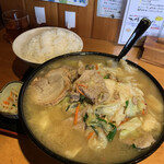 一発ラーメン はしご屋 - ファイトセット塩、極太麺、硬め濃いめ、チャーシュー1枚