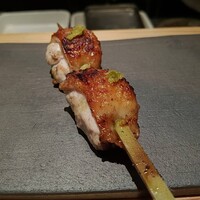 とり茶太郎 - ホロホロ鳥肩肉。皮パリ、肉しっとりジュワー。