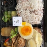 弁当カチャカチャ - 長ネギ大葉のハンバーグ白味噌ソース＋鶏手羽元＋おかずたくさん