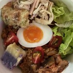 弁当カチャカチャ - 野菜たっぷりひき肉の煮込みカレー丼